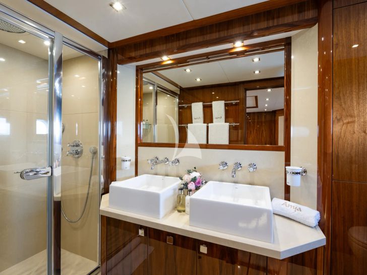 ANYA Sunseeker Yacht 40m - VIP cabin 1 bathroom ANYA Sunseeker Yacht 40m - VIP cabin 1 bathroom