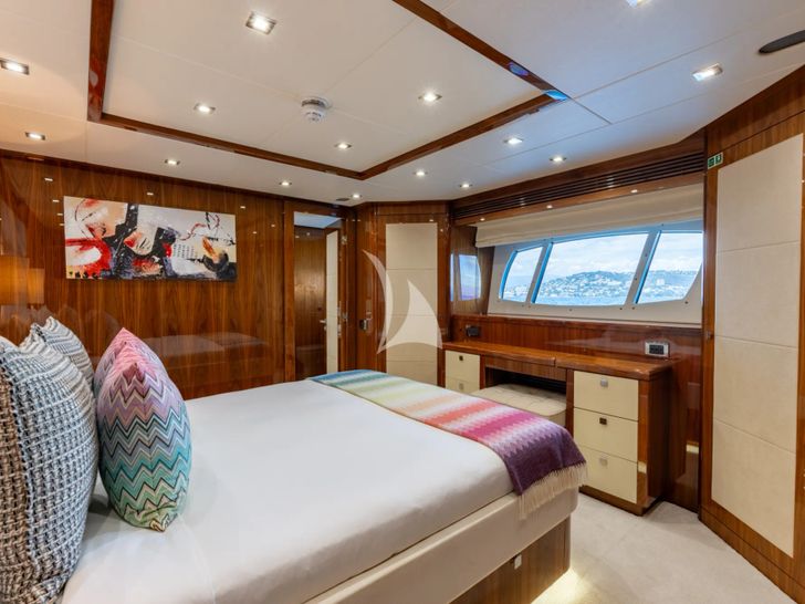 ANYA Sunseeker Yacht 40m - VIP cabin 1 ANYA Sunseeker Yacht 40m - VIP cabin 1