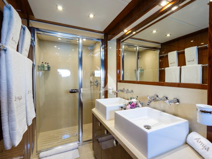 ANYA Sunseeker Yacht 40m - VIP cabin 2 bathroom ANYA Sunseeker Yacht 40m - VIP cabin 2 bathroom