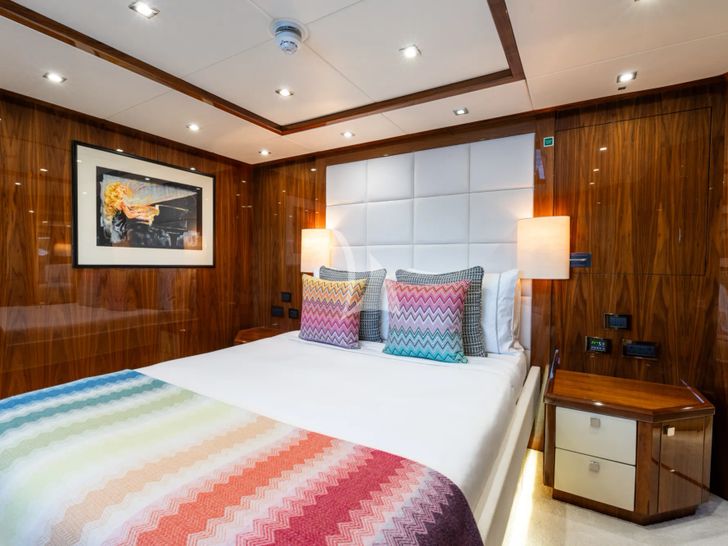 ANYA Sunseeker Yacht 40m - VIP cabin 2 ANYA Sunseeker Yacht 40m - VIP cabin 2