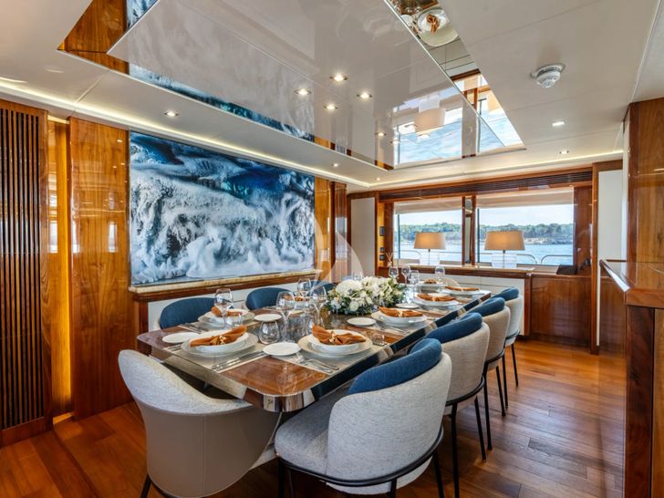 ANYA Sunseeker Yacht 40m - main dining area ANYA Sunseeker Yacht 40m - main dining area