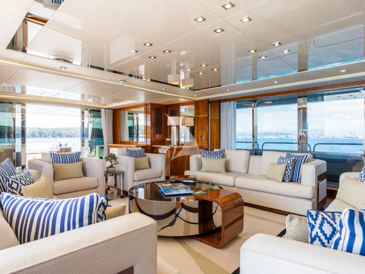 ANYA Sunseeker Yacht 40m - main saloon ANYA Sunseeker Yacht 40m - main saloon