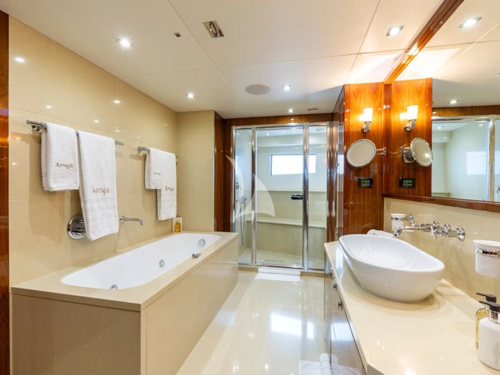 ANYA Sunseeker Yacht 40m - master cabin bathroom ANYA Sunseeker Yacht 40m - master cabin bathroom