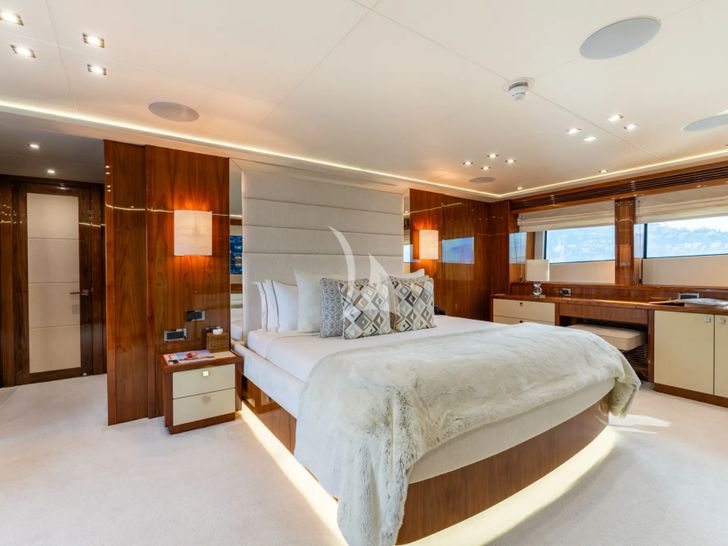 ANYA Sunseeker Yacht 40m - master cabin ANYA Sunseeker Yacht 40m - master cabin
