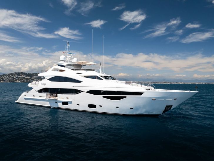 ANYA Sunseeker Yacht 40m - side profile anchored ANYA Sunseeker Yacht 40m - side profile anchored