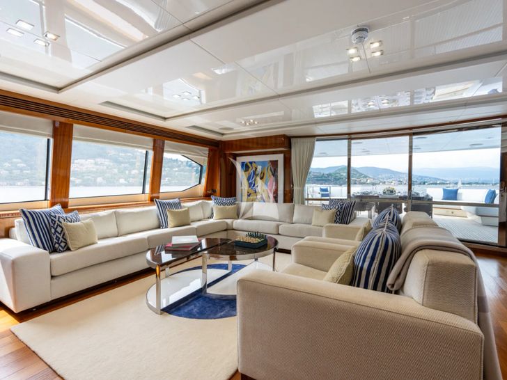 ANYA Sunseeker Yacht 40m - sky lounge ANYA Sunseeker Yacht 40m - sky lounge