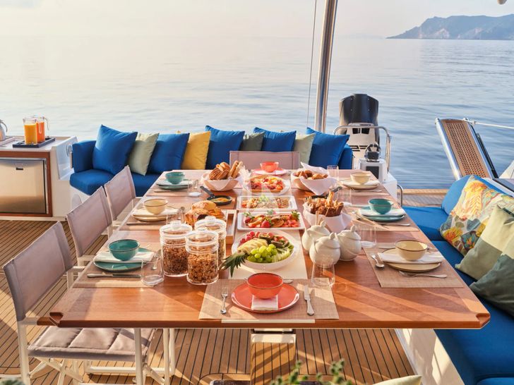 APHAEA Fountaine Pajot Alegria 67 - alfresco dining set up APHAEA Fountaine Pajot Alegria 67 - alfresco dining set up