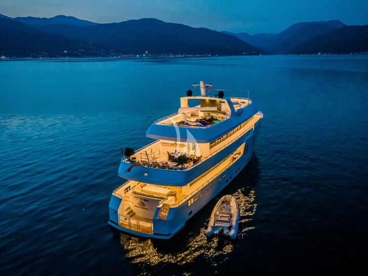 APNA Saba Yacht Custom 34m - aft shot at night APNA Saba Yacht Custom 34m - aft shot at night