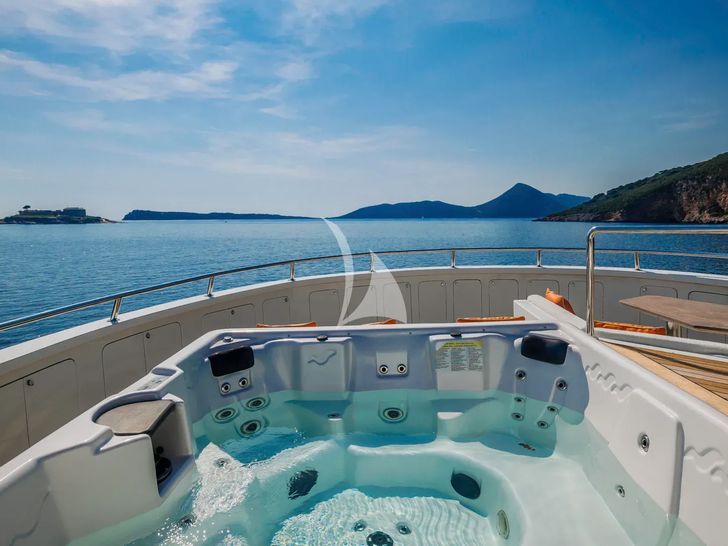 APNA Saba Yacht Custom 34m - jacuzzi APNA Saba Yacht Custom 34m - jacuzzi