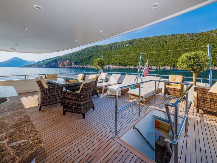 APNA Saba Yacht Custom 34m - sky deck aft APNA Saba Yacht Custom 34m - sky deck aft