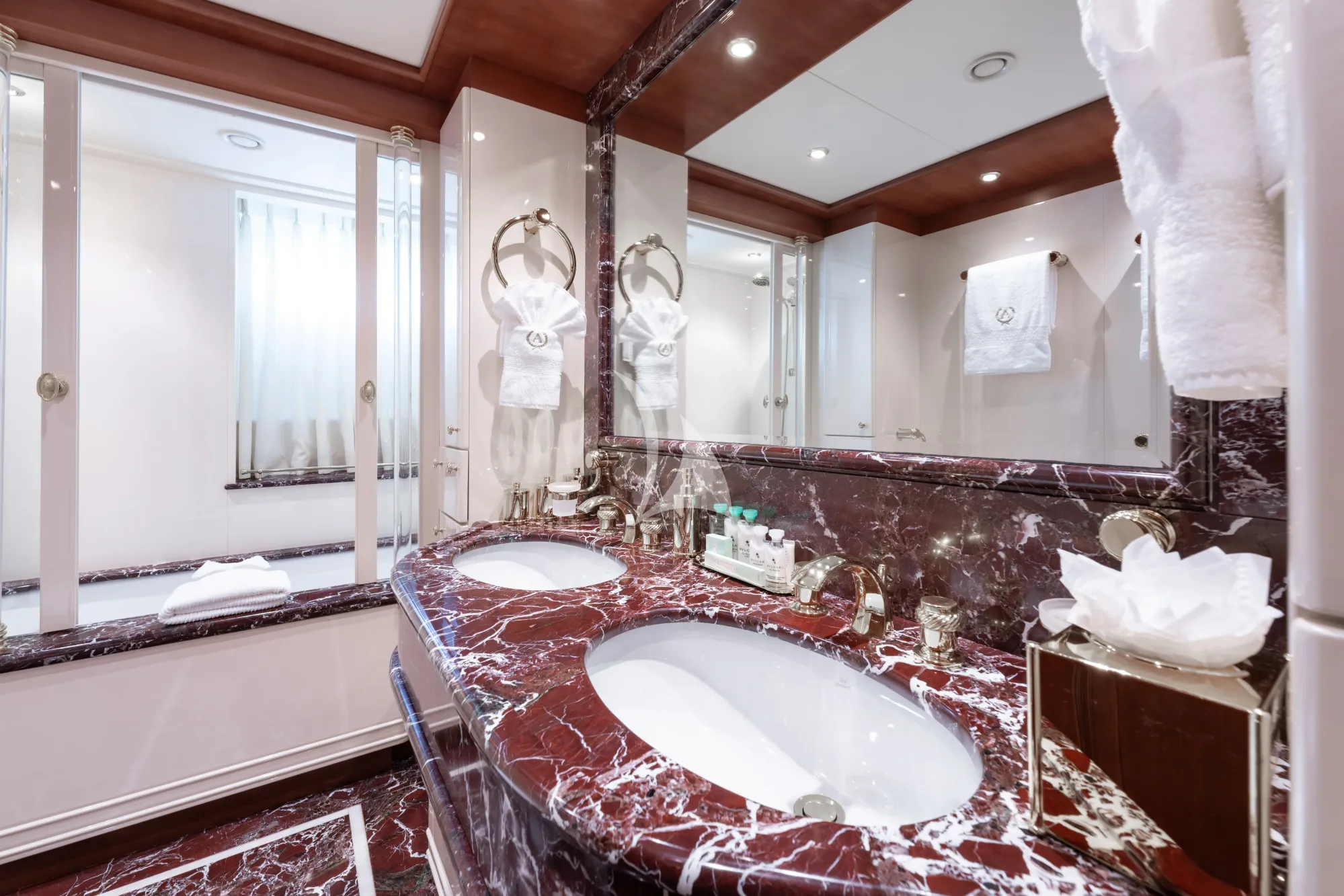 Charter Yacht APOGEE - Codecasa 62m - 6 Cabins - Cannes - St Tropez - Nice - Antibes - French Riviera - Monaco