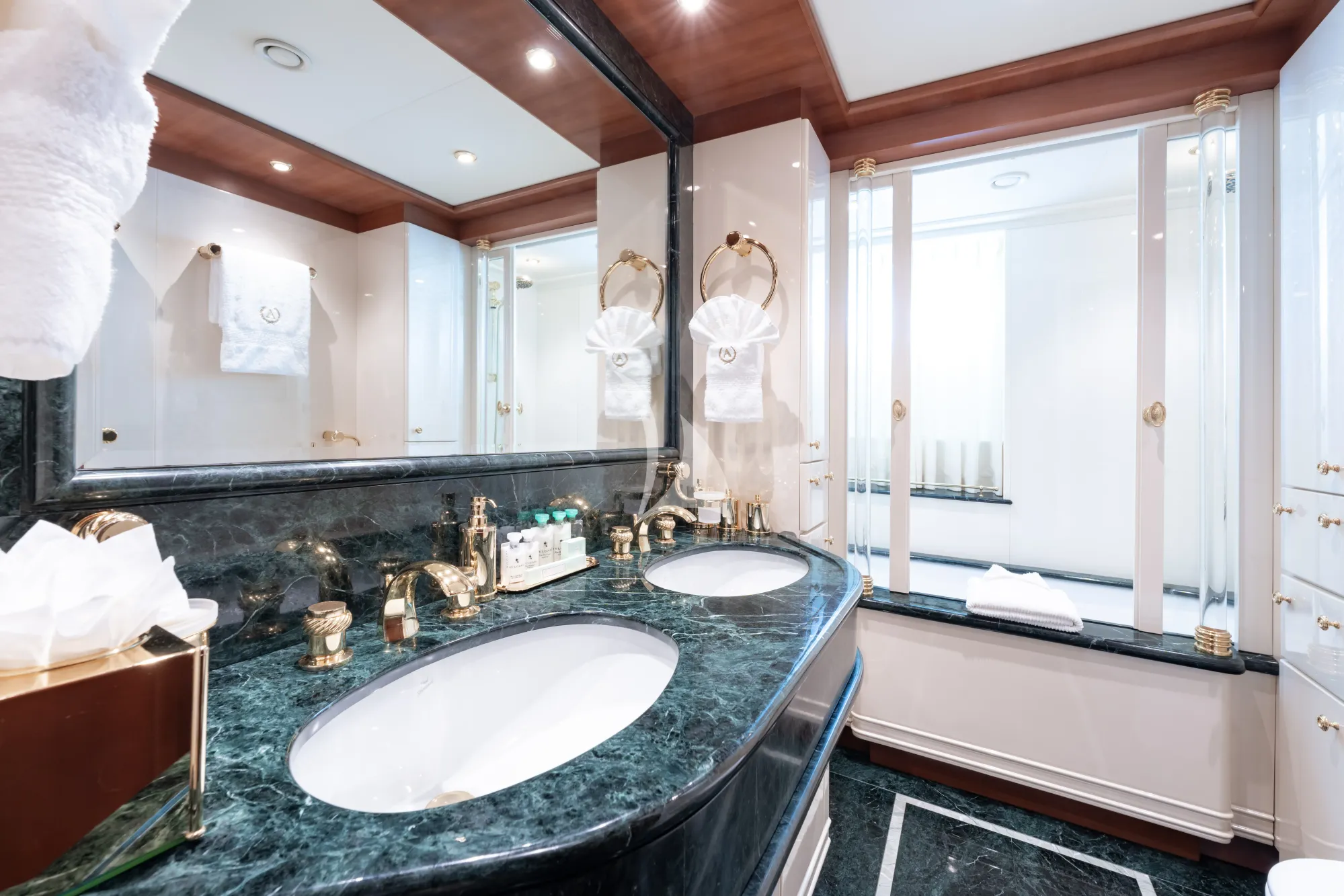 Charter Yacht APOGEE - Codecasa 62m - 6 Cabins - Cannes - St Tropez - Nice - Antibes - French Riviera - Monaco