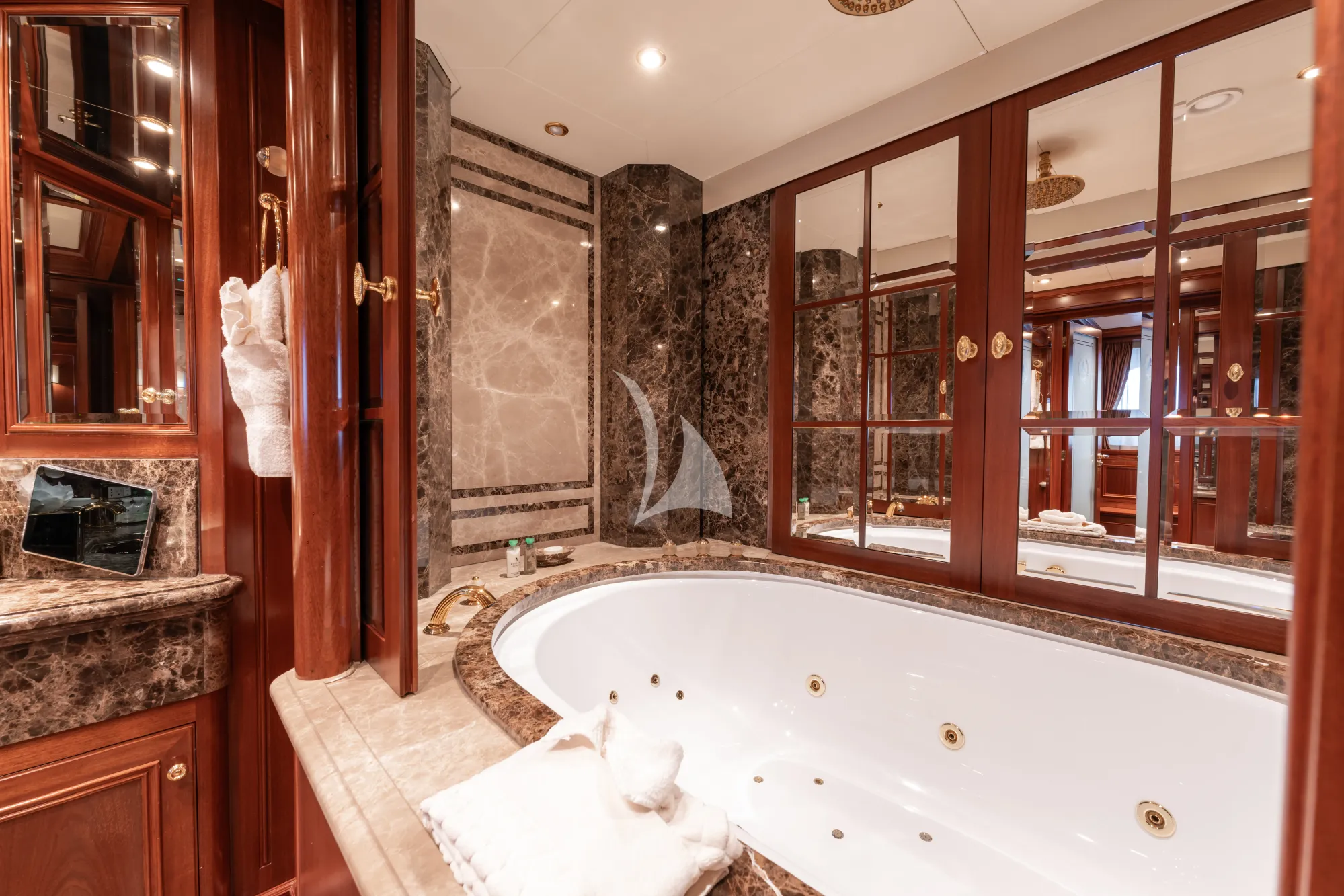 Charter Yacht APOGEE - Codecasa 62m - 6 Cabins - Cannes - St Tropez - Nice - Antibes - French Riviera - Monaco