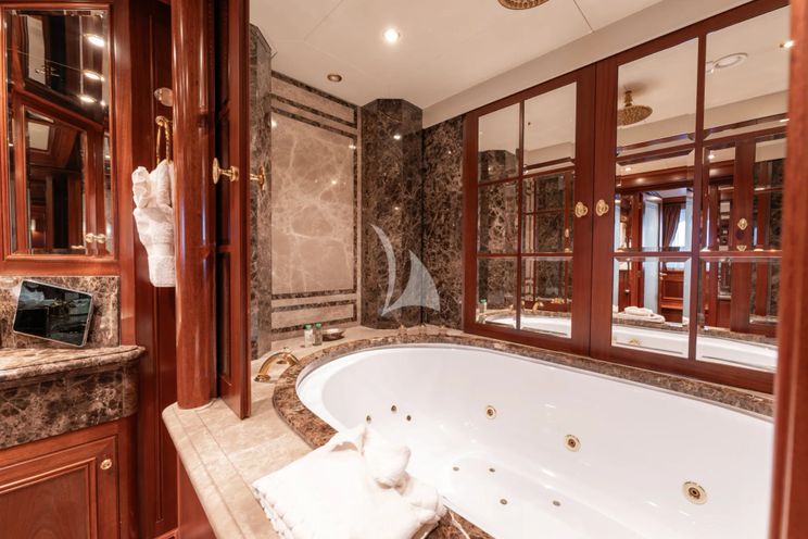 Charter Yacht APOGEE - Codecasa 62m - 6 Cabins - Cannes - St Tropez - Nice - Antibes - French Riviera - Monaco