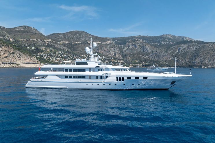 Charter Yacht APOGEE - Codecasa 62m - 6 Cabins - Cannes - St Tropez - Nice - Antibes - French Riviera - Monaco