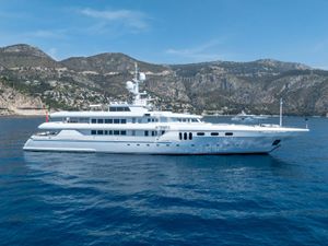 APOGEE - Codecasa 62m - 6 Cabins - Cannes - St Tropez - Nice - Antibes - French Riviera - Monaco APOGEE - Codecasa 62m - 6 Cabins - Cannes - St Tropez - Nice - Antibes - French Riviera - Monaco