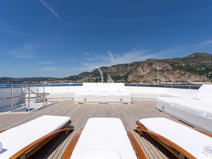 APOGEE Codecasa 62m - sundeck sunbathing area APOGEE Codecasa 62m - sundeck sunbathing area
