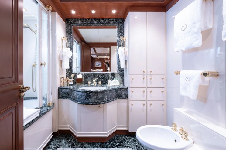 Charter Yacht APOGEE - Codecasa 62m - 6 Cabins - Cannes - St Tropez - Nice - Antibes - French Riviera - Monaco