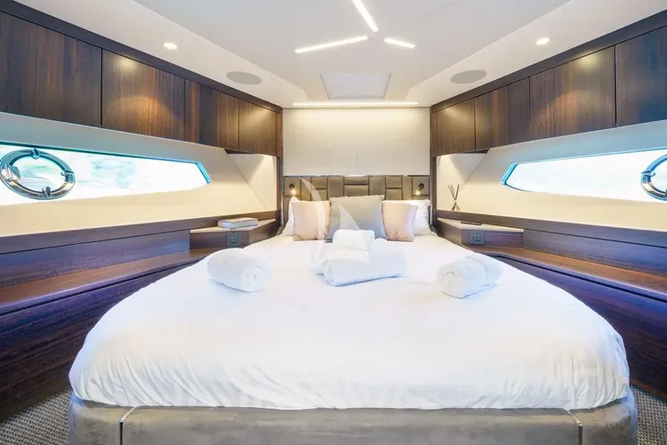 Charter Yacht APOLLO - Sunseeker Manhattan 68 - 3 Cabins - Split - Dubrovnik - Hvar - Croatia