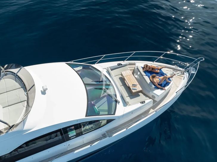 APOLLO Sunseeker Manhattan 68 - bow aerial shot APOLLO Sunseeker Manhattan 68 - bow aerial shot