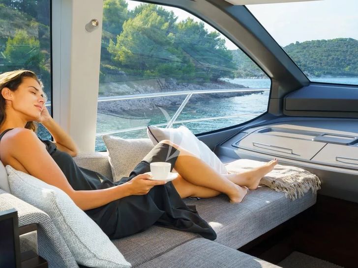 APOLLO Sunseeker Manhattan 68 - guest lounging indoors APOLLO Sunseeker Manhattan 68 - guest lounging indoors