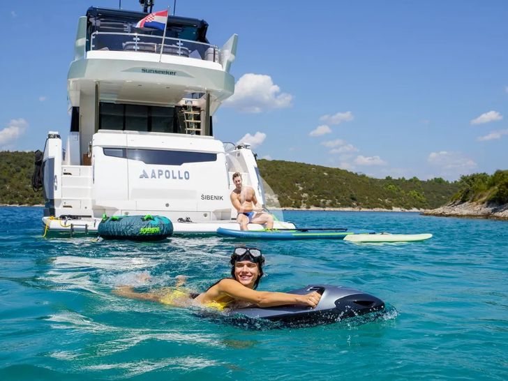 APOLLO Sunseeker Manhattan 68 - guests enjoying the water toys APOLLO Sunseeker Manhattan 68 - guests enjoying the water toys