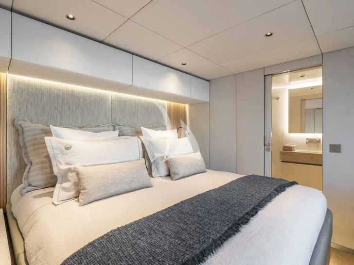 APOLLO 99 Sunreef 80 Eco - master cabin bed APOLLO 99 Sunreef 80 Eco - master cabin bed