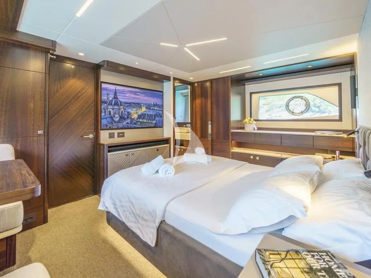 APOLLO Sunseeker Manhattan 68 - master cabin other angle APOLLO Sunseeker Manhattan 68 - master cabin other angle