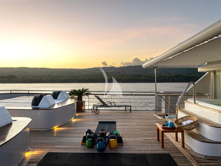 AQUA BLU Brooke Marine 60m - flybridge aft AQUA BLU Brooke Marine 60m - flybridge aft