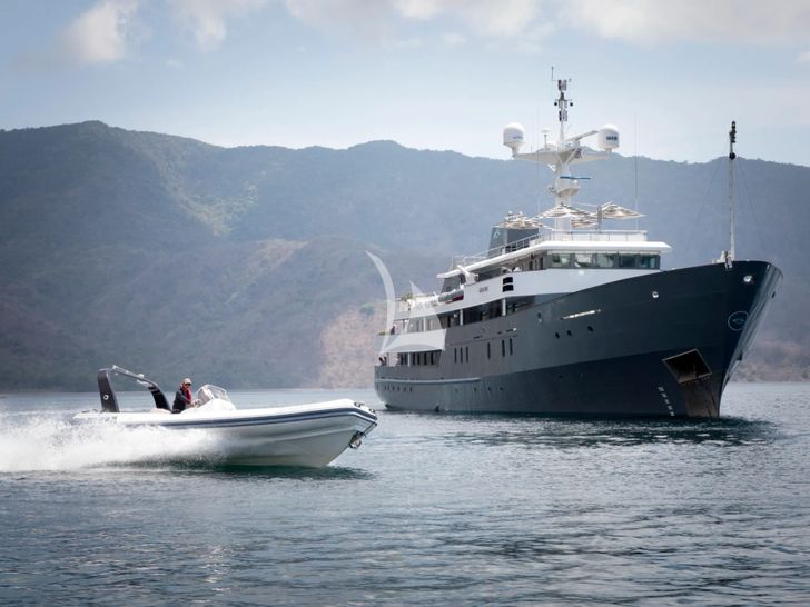 AQUA BLU Brooke Marine 60m - with the tender AQUA BLU Brooke Marine 60m - with the tender
