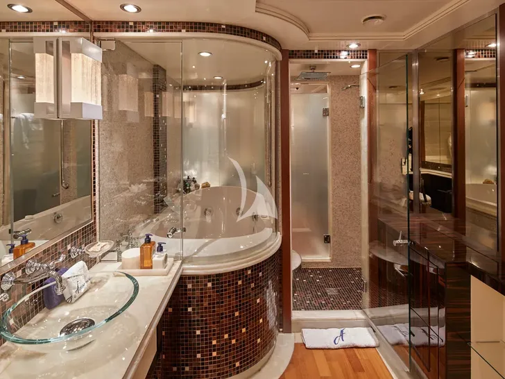 AQUANOVA Palmer Johnson 150 - master cabin bathroom AQUANOVA Palmer Johnson 150 - master cabin bathroom