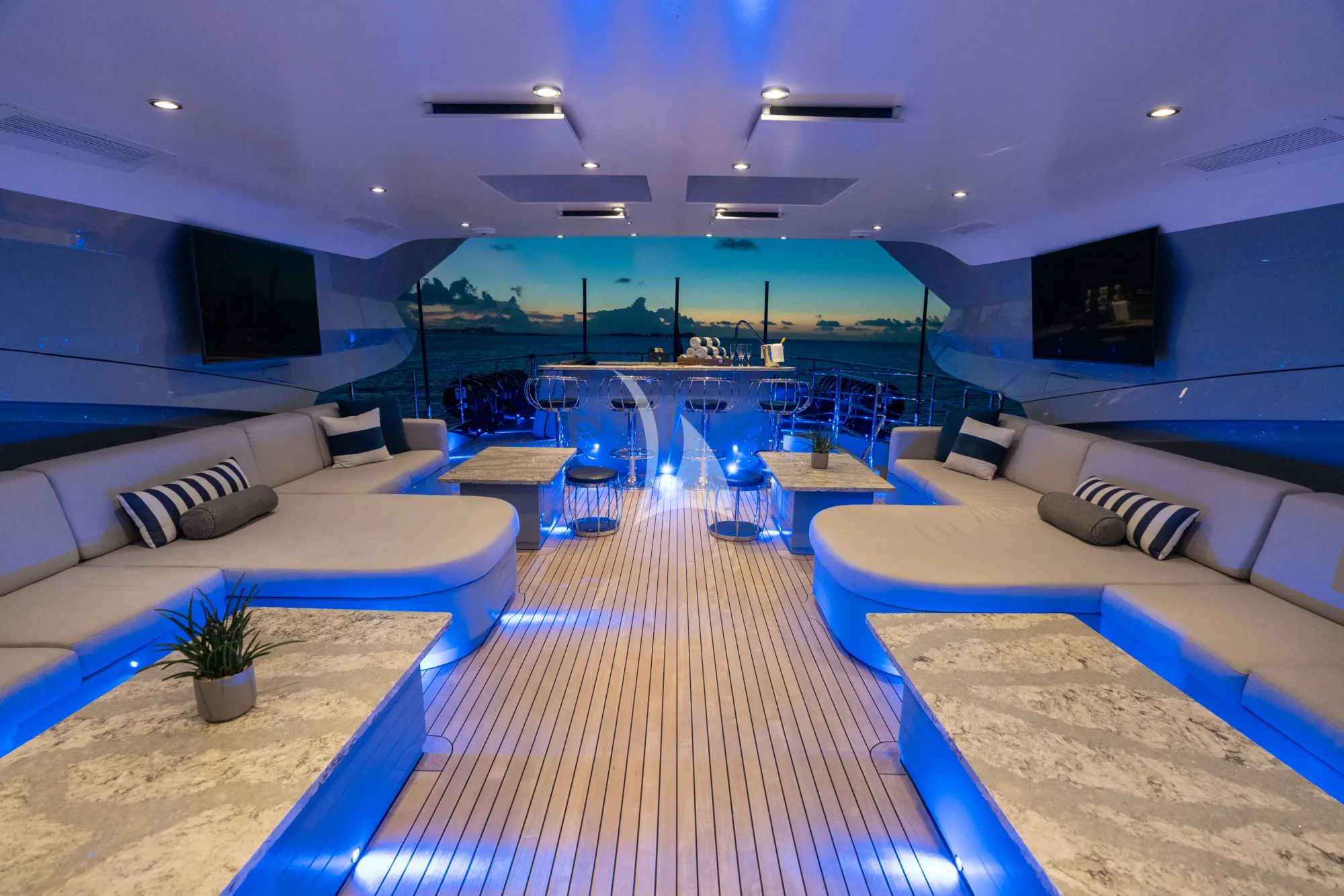 Charter Yacht AQUANOVA - Palmer Johnson 150 - 5 Cabins - Nassau - Exumas - Bahamas