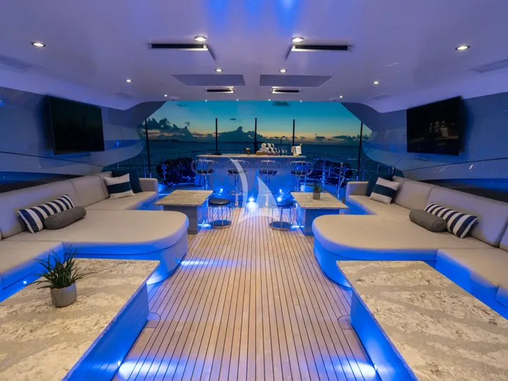 AQUANOVA Palmer Johnson 150 - sundeck AQUANOVA Palmer Johnson 150 - sundeck
