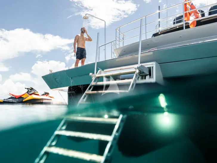 AQUANOVA Palmer Johnson 150 - swim platform AQUANOVA Palmer Johnson 150 - swim platform