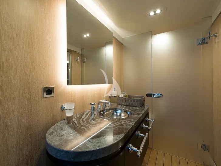 AQUARIUS Mengi Yay Yacht 45m - VIP cabin 2 bathroom AQUARIUS Mengi Yay Yacht 45m - VIP cabin 2 bathroom