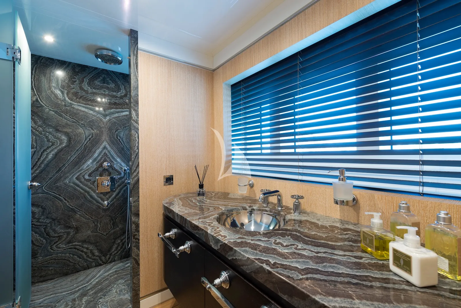 AQUARIUS Mengi Yay Yacht 45m - VIP cabin 3 bathroom