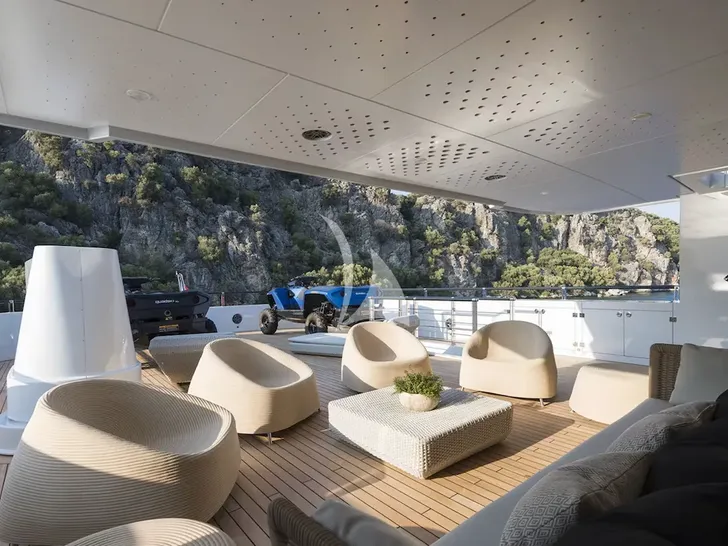 AQUARIUS Mengi Yay Yacht 45m - aft deck lounge AQUARIUS Mengi Yay Yacht 45m - aft deck lounge