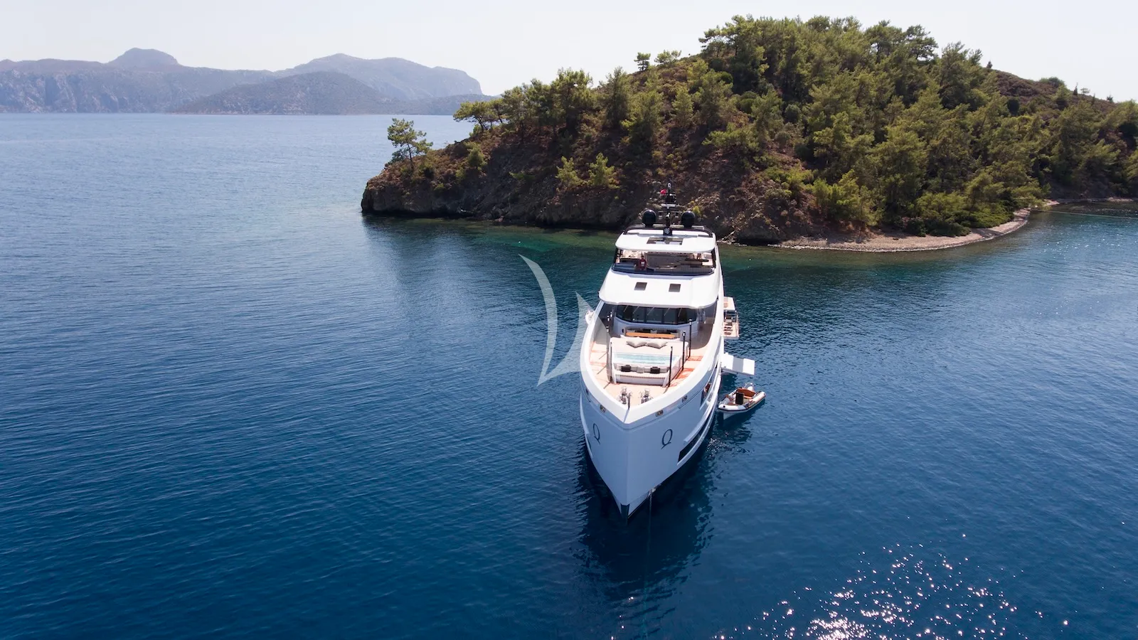 AQUARIUS Mengi Yay Yacht 45m - anchored bow view