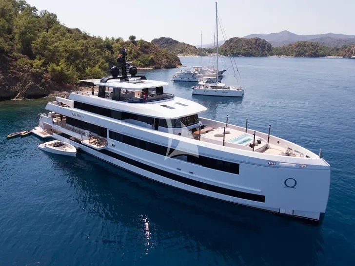 AQUARIUS Mengi Yay Yacht 45m - anchored AQUARIUS Mengi Yay Yacht 45m - anchored