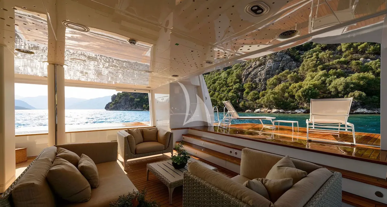 AQUARIUS Mengi Yay Yacht 45m - beach club