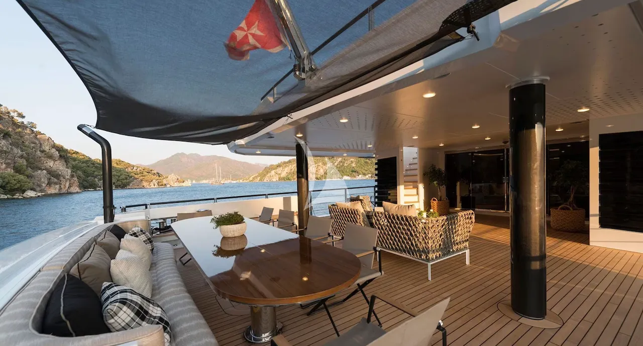 AQUARIUS Mengi Yay Yacht 45m - main aft deck alfresco dining area