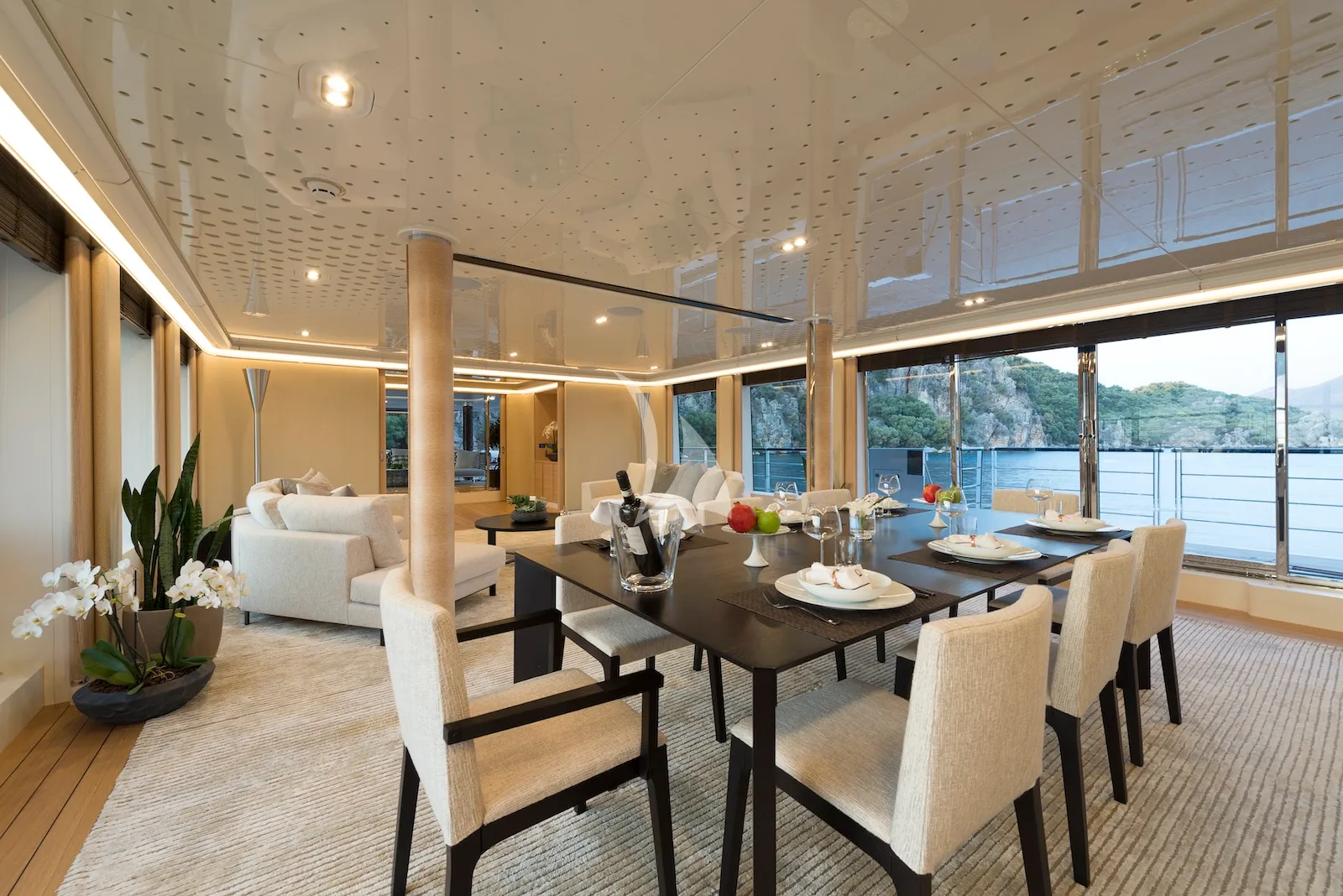 AQUARIUS Mengi Yay Yacht 45m - main dining area