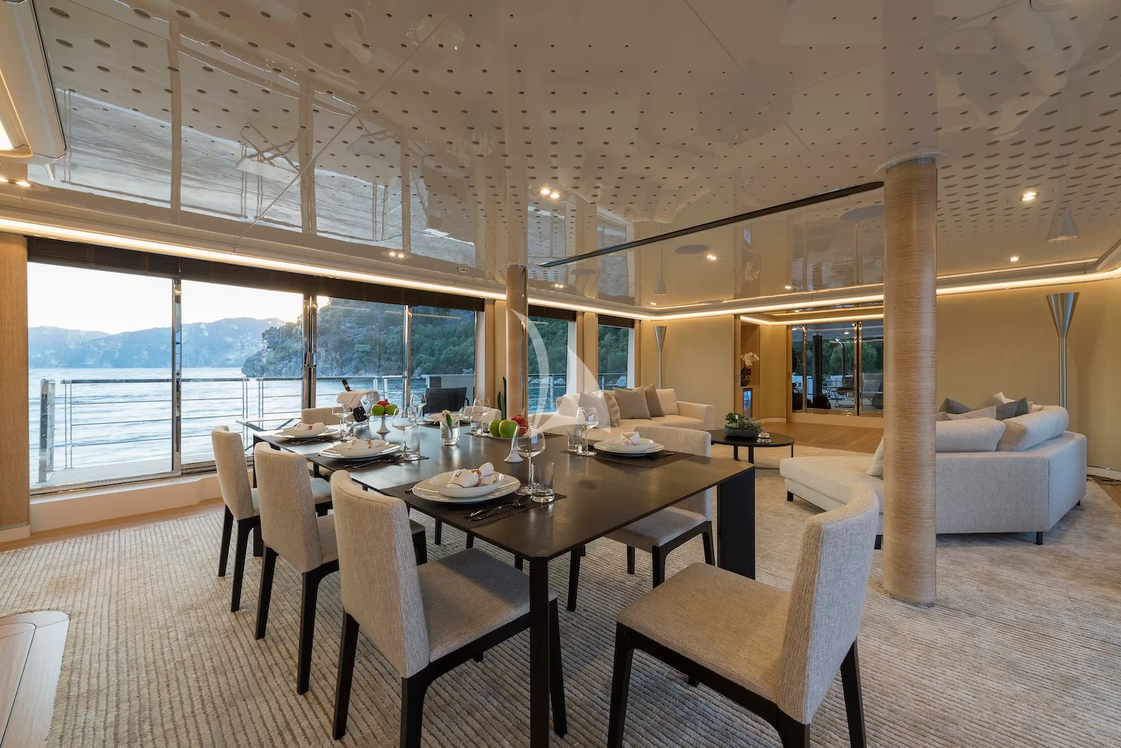 AQUARIUS Mengi Yay Yacht 45m - main saloon lounge and dining area