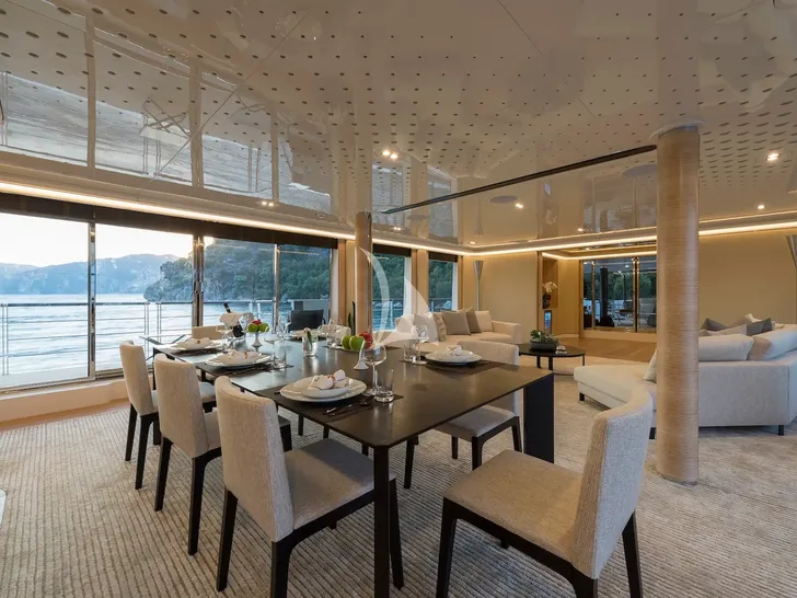 AQUARIUS Mengi Yay Yacht 45m - main saloon lounge and dining area AQUARIUS Mengi Yay Yacht 45m - main saloon lounge and dining area