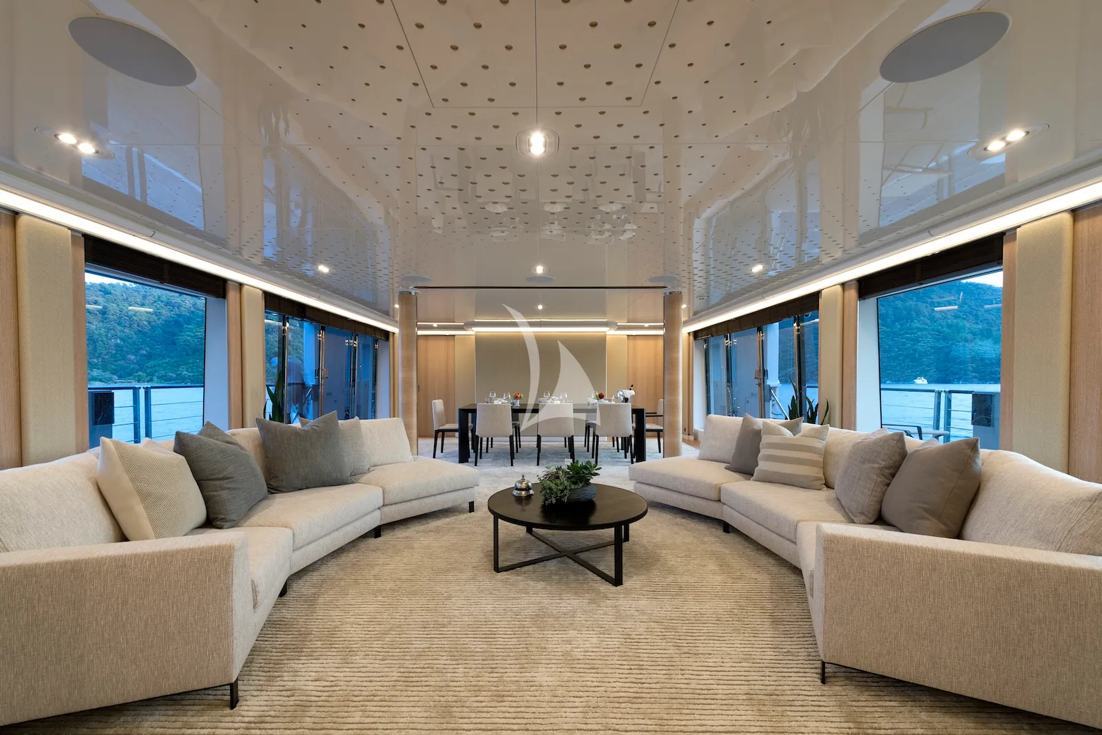 AQUARIUS Mengi Yay Yacht 45m - main saloon