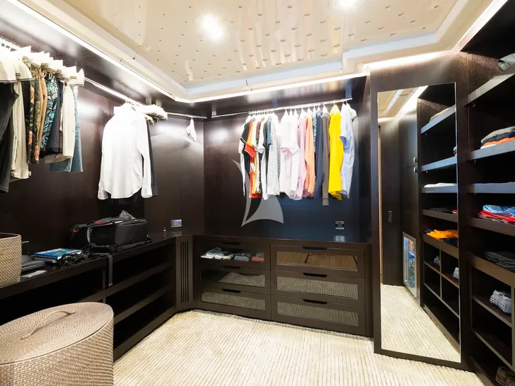 AQUARIUS Mengi Yay Yacht 45m - master cabin walk-in closet AQUARIUS Mengi Yay Yacht 45m - master cabin walk-in closet