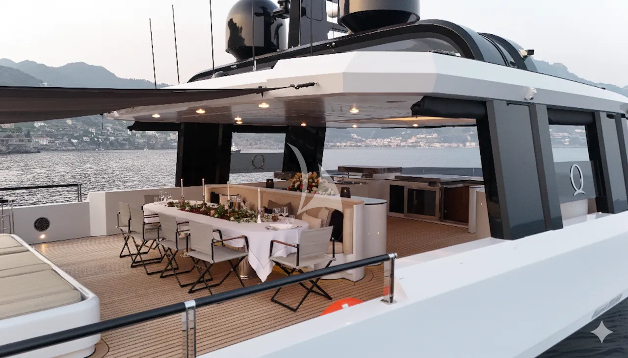 AQUARIUS Mengi Yay Yacht 45m - sundeck alfresco dining area