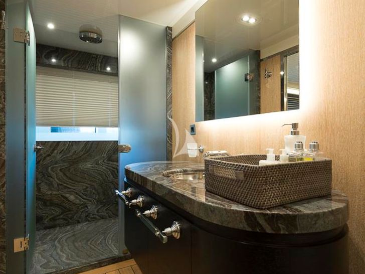 AQUARIUS Mengi Yay Yacht 45m - VIP cabin 1 bathroom AQUARIUS Mengi Yay Yacht 45m - VIP cabin 1 bathroom