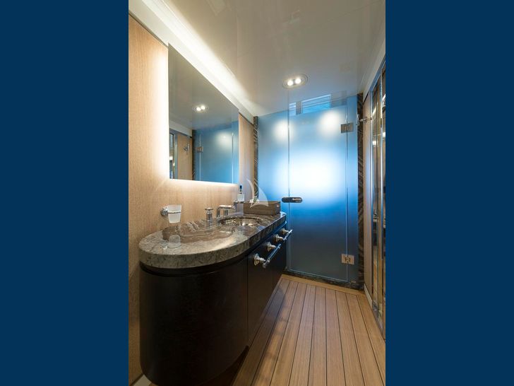 AQUARIUS Mengi Yay Yacht 45m VIP cabin 2 bathroom