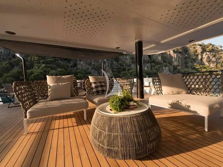 AQUARIUS Mengi Yay Yacht 45m - aft alfresco deck AQUARIUS Mengi Yay Yacht 45m - aft alfresco deck